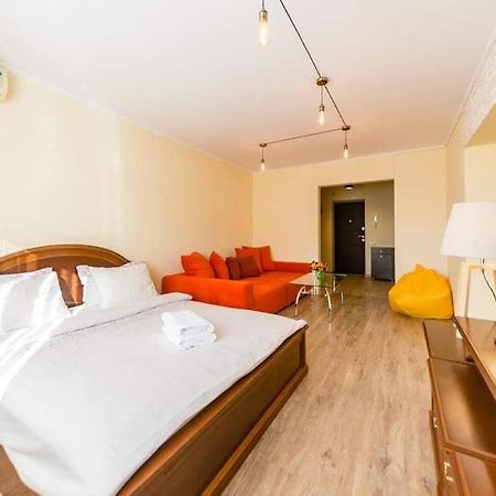 1 Room 65M2 Center Of Obolon Near River Side. Kyiv Exterior foto