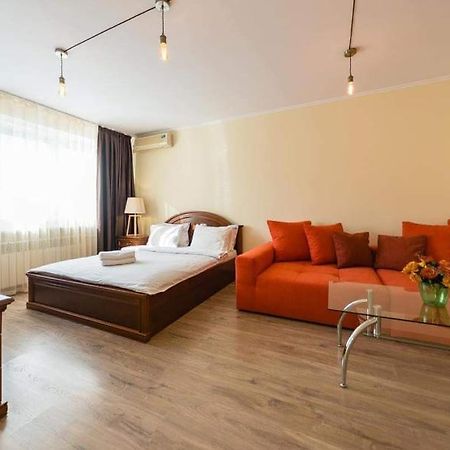 1 Room 65M2 Center Of Obolon Near River Side. Kyiv Exterior foto