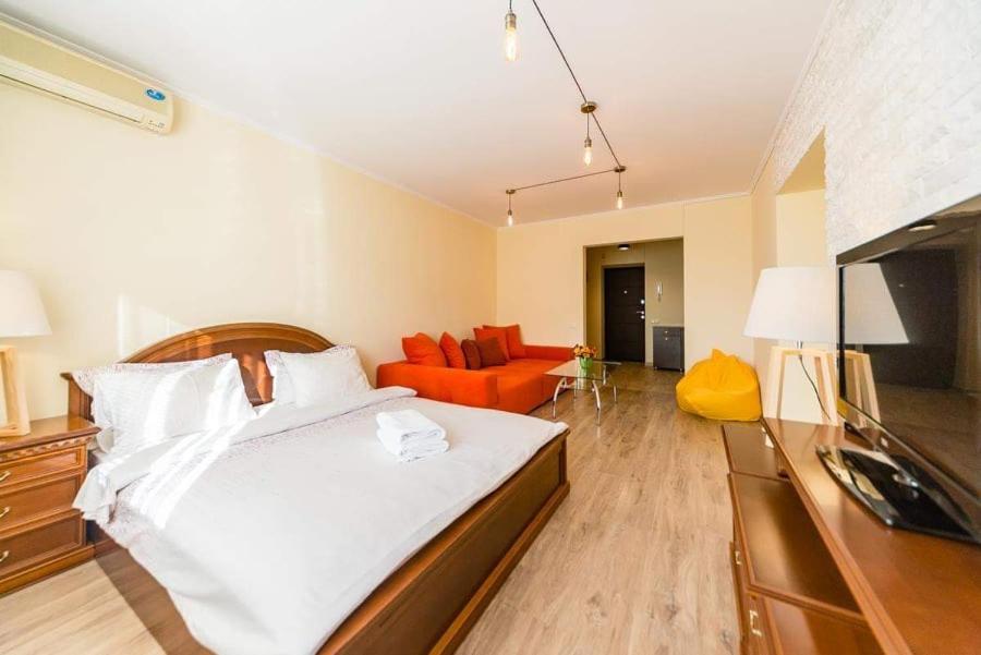 1 Room 65M2 Center Of Obolon Near River Side. Kyiv Exterior foto